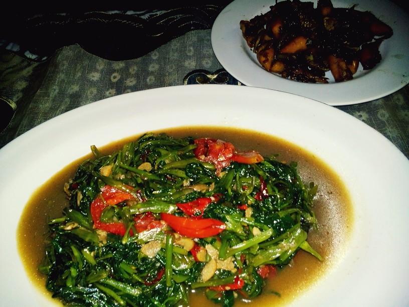 Eza On Twitter Cah Kangkung Terasi Dan Oseng Oseng Cumi Asin A La Eza Cah Kangkungnya Asin Iya Eza Kepingin Kawin Http T Co Sj3ugsddmg