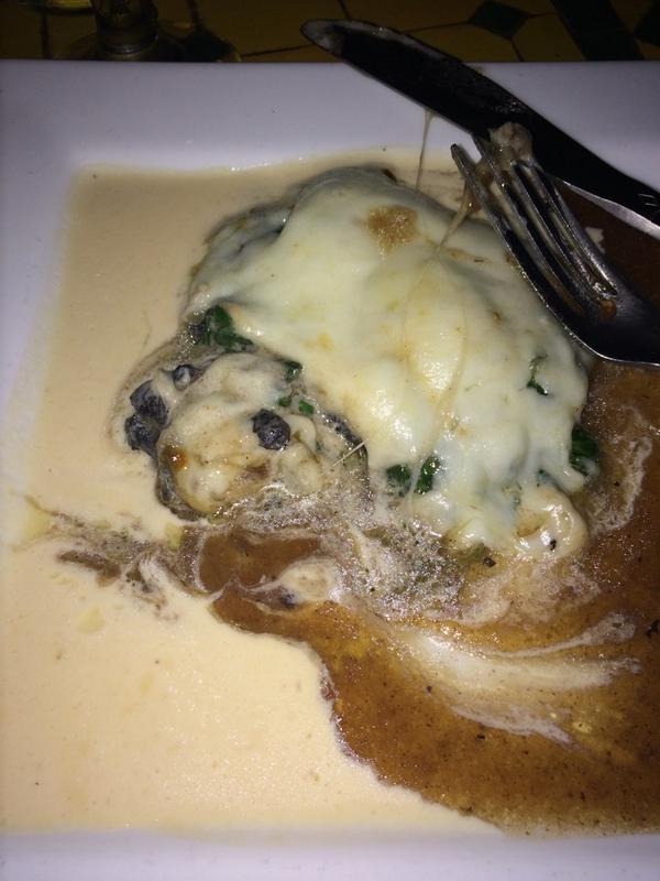 TheNotPCMe's tweet image. Portobello relleno. #vegetarian #nomnom