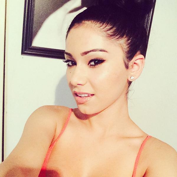 TasteBaddies's tweet photo. If looks could kill 🙈😍 - http://t.co/4qq0g6dGgb