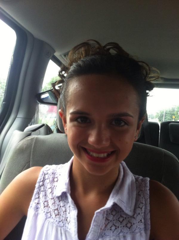 swiftielover16's tweet photo. ME with my hair done http://t.co/CX2MqHnqAF