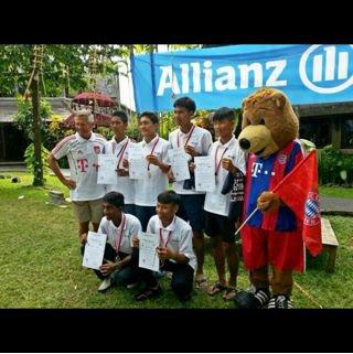 twotouchFA's tweet photo. Selamat utk pemain U14 @twotouchFA IKSAN Marzuki yang terpilih.mengikuti  Allianz Junior Camp Muenchen Jerman http://t.co/N6RFsFvSET