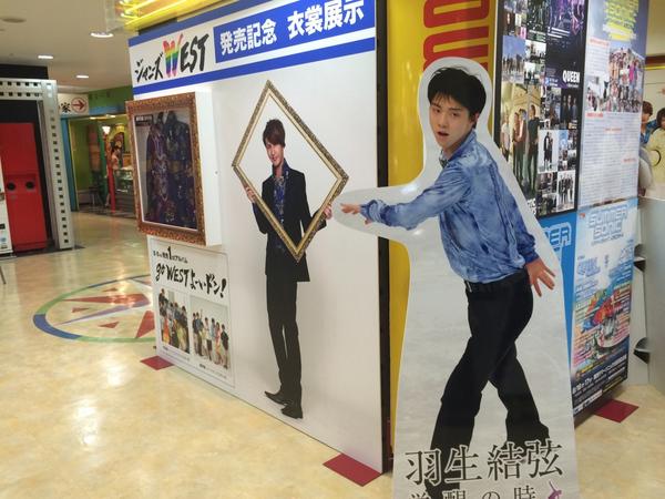 memeighter's tweet photo. タワレコ丸ビル店衣装展示
藤井流星(と羽生弓弦) http://t.co/QFqgTQenrT