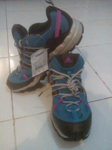 waroengADV's tweet image. Adidas Outdoor made in China | size 40 2/3 | new ori | 575K 087823930726/7A64B272