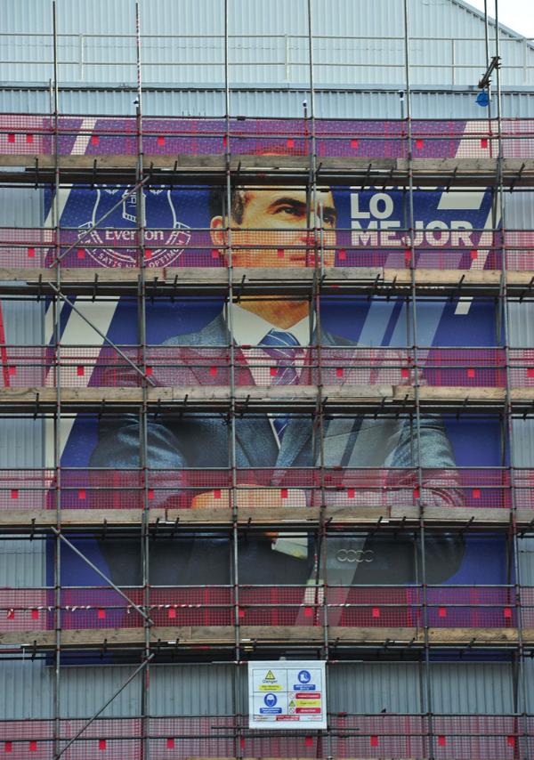 Everton: dedicato un murales a Martinez 34 BuQotfBCEAAv08T