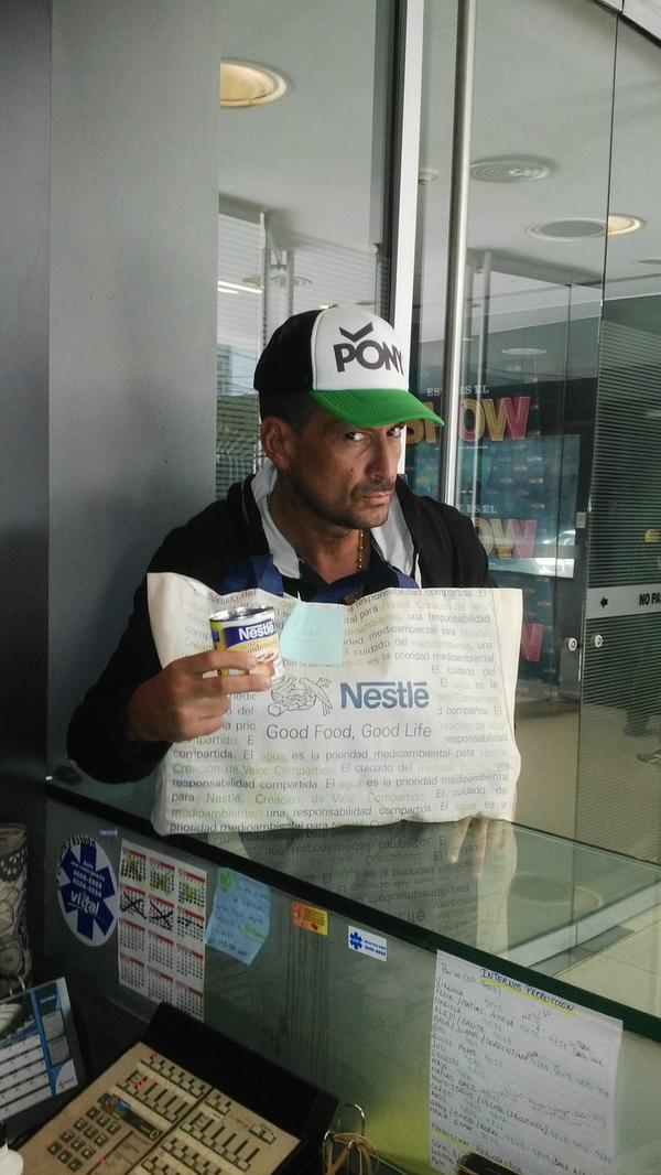 Muchas gracias a la gente de " Nestle" x la carta y la bolsa llena de leche condensada para mis desayunos.