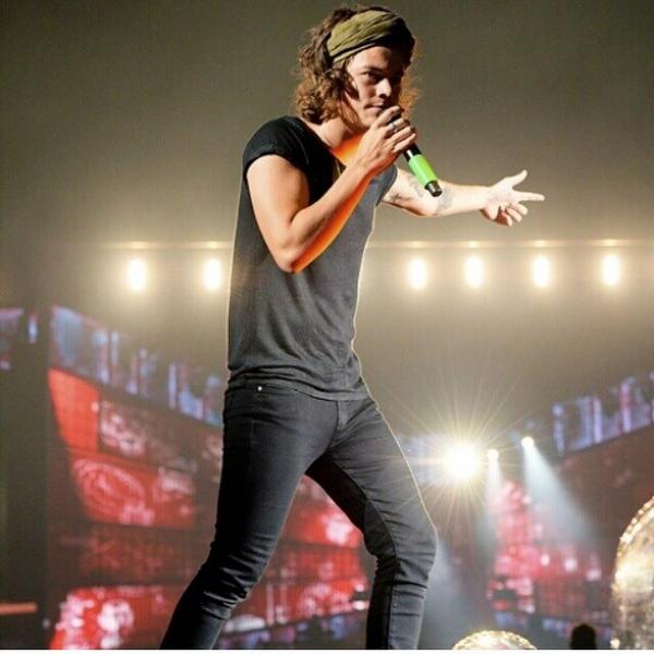Direction115One's tweet image. Harry on stage in New Jersey