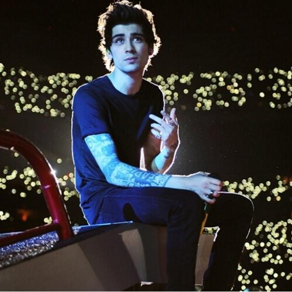 Direction115One's tweet image. Zayn on stage in New Jersey