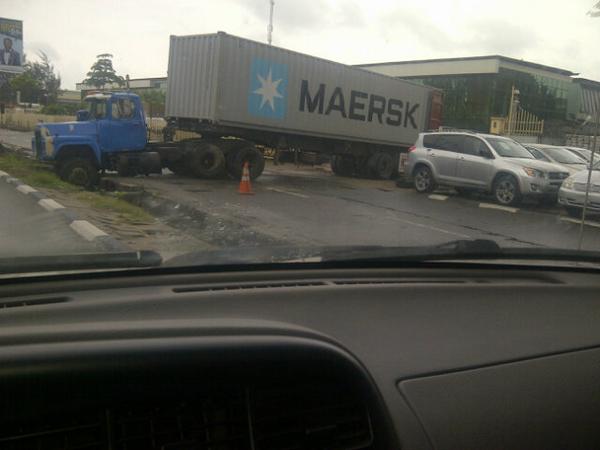 trafficbutter's tweet image. [11:45AM] VIA @BimbolaAwoyele: AHMADU BELLO WAY towards BAR BEACH. http://t.co/AHZWG7UoXS” #vi