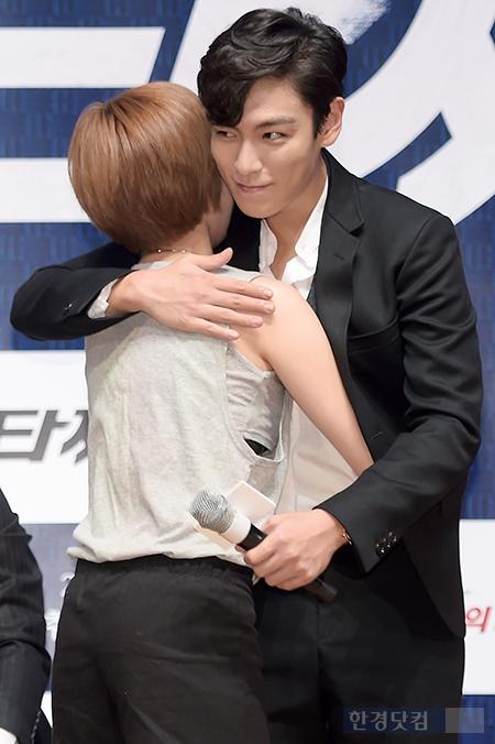 BIGBANG TOP、ファンサービス （5日、映画「タチャ : 神の手」ショー