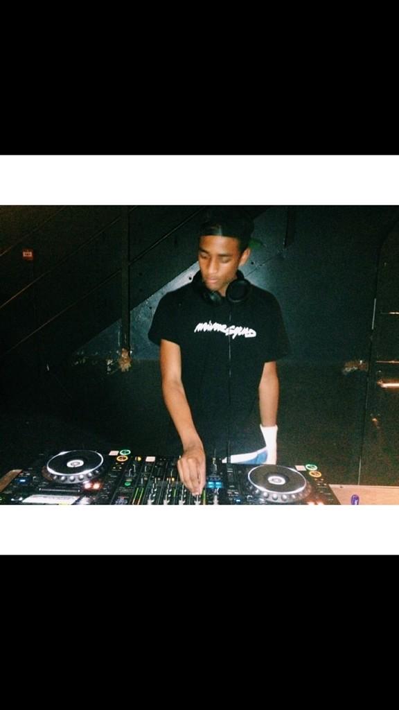 minorsquad's tweet photo. REGRAM @rakoto3000 🔥🔥🔥 Le poto kill it au @ playtime avec le tee MINORSQUAD 💯🙏💯 http://t.co/y3Sd8OUQB2