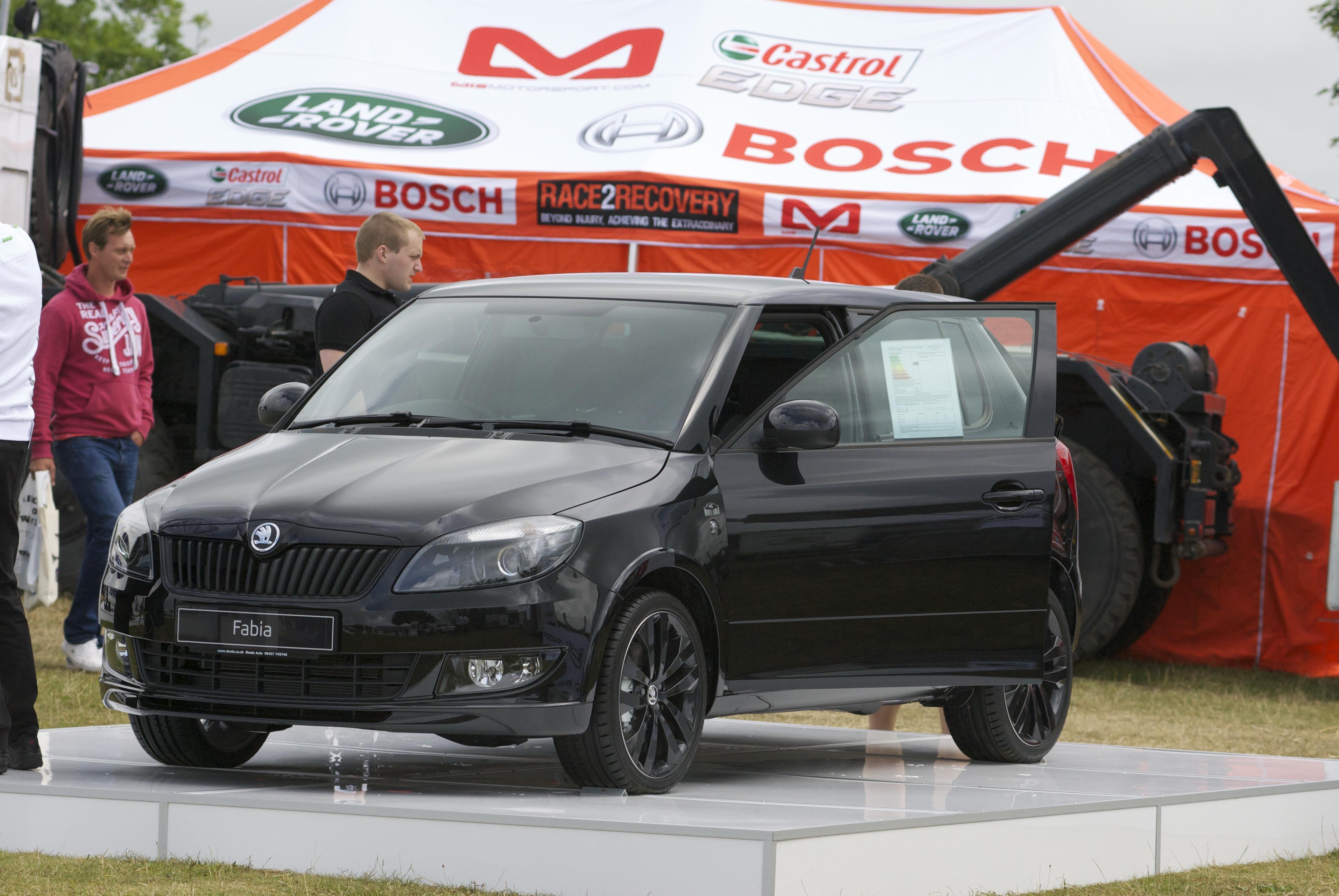 flod periskop Dam ŠKODA UK on Twitter: "How do you like the new Fabia Black Edition?  Available in both hatch and estate with 104bhp 1.2-litre TSI engine  http://t.co/axZTxUeOUh" / Twitter
