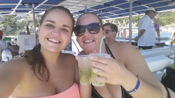 maluanma76's tweet photo. Dia libre!! #catamaran#mojito http://t.co/w6Z4bUdsK2