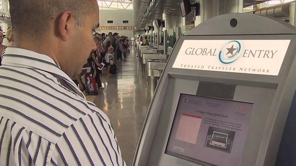 ceboardman's tweet image. Experts say customs expedition increases #airport security medilldc.net/2014/08/expert… @medillonthehill