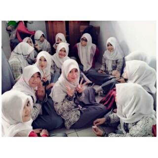 AsemaSamakta's tweet photo. Inget ga? Ini nih pas ngomongin masalah pameran :') ampe pada marahan gitu http://t.co/haXLs1harB