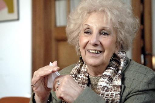 AgenciaTelam's tweet photo. Recuperaron al nieto de Estela de Carlotto http://t.co/BKwLeeYpOr http://t.co/RnikRjZlmt