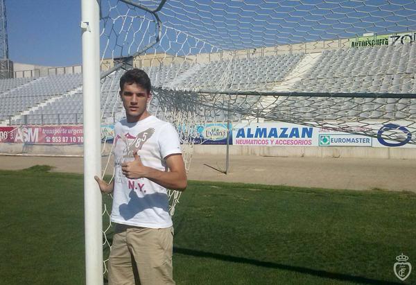 RealJaenCF's tweet photo. El meta sub-23 Luisma Tovar, a prueba con el Real Jaén esta semana http://t.co/vUYWeFde3t http://t.co/Ka9ikfInNC