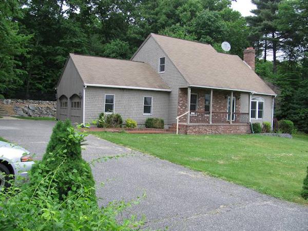 FirstStepRealty's tweet image. 20 Hemlock Hollow Belchertown, Ma Post Foreclosure HUD Home / REO for sale:

postlets.com/s/20-hemlock-h…
