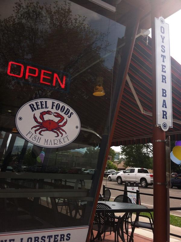 reelfoods's tweet photo. Have you had a chance to check out our new lunch menu? Lobster rolls, oyster po' boys, and the oyster bar are a hit! http://t.co/r2IxqZUG8w