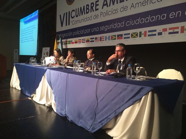PoliciaEcuador's tweet photo. Organización @OIMECUADOR realiza diagnóstico sobre #TráficodeMigrantes y #TratadePersonas #Ecuador  en #AmeripolEc14 http://t.co/qOb5BQnQxh