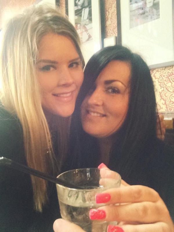 MelissaSamia's tweet image. Loved bumping in to @allaboard01, gutted I couldn&apos;t join you for a cocktail..have one (or three) for me doll 😘