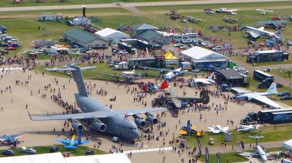 capnaux's tweet photo. #OSH14 stats: 500,000 visitors 2,650 show planes 1k homebuilts 300 warbirds. TU 5,400 volunteers! #EAA14 #avgeek #EAA http://t.co/keil7LxFH1