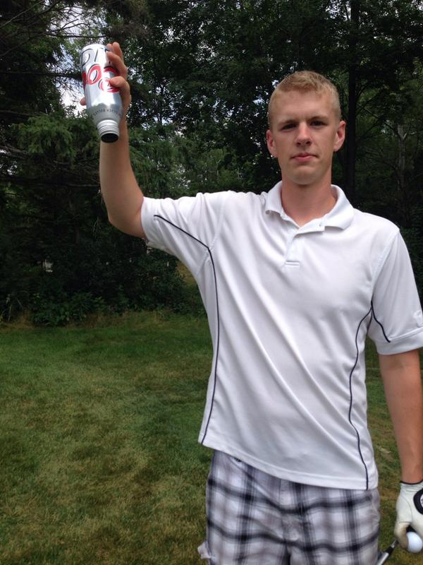 MollyAH16's tweet image. @kenziesoukup he's empty. #needsbeer #hole11