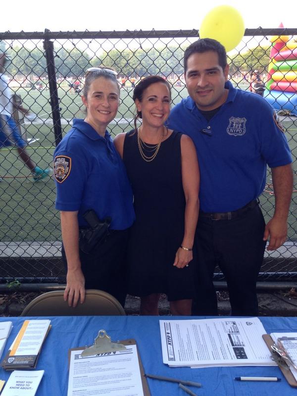 FDConline's tweet photo. #nightoutagainstcrime #CB14 #70precinct enjoying a great evening in the community http://t.co/Q7f05W6t1z