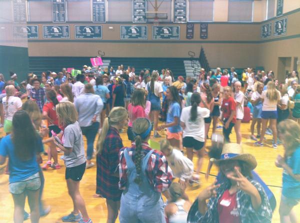 sjaspirit's tweet photo. Welcome SJA Freshman!! Saddle up for the best 4 years of your life🐎🌽 #Yeehaw http://t.co/QZyA5Q2Ykf