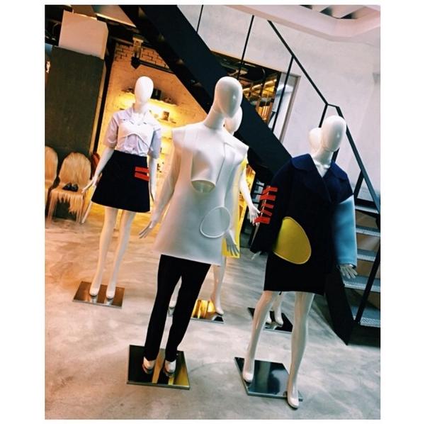 AYA312TOP's tweet photo. Dami's Instagram

サマーセール終わって模様替えに新作のオンパレードだね😍👗👚👠💼💕💖⭐️

#RAREMARKET http://t.co/E9aqJxzvpT