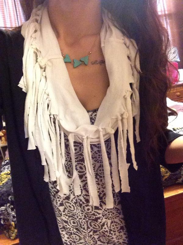 BrunetteTalk's tweet photo. The DIY scarf I just made. 👌 http://t.co/s6U76BR5r3