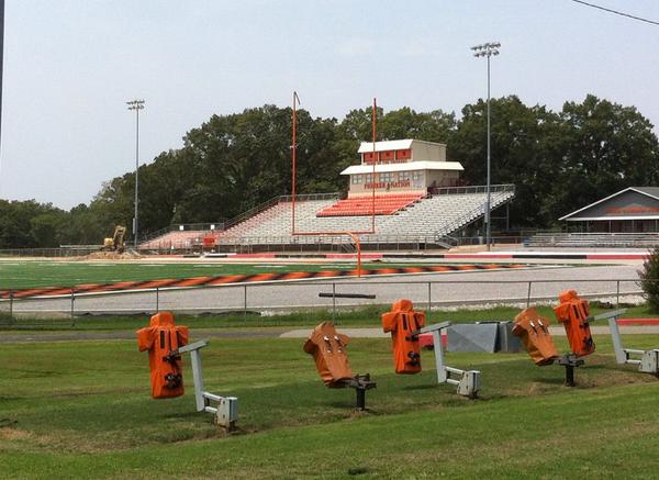 HootensARFBall's tweet photo. Beautiful day in Batesville! Read all ab Pioneers in #14HAF avail at Hastings, Harps, Kroger, Walgreens &amp; Walmart! http://t.co/bCMV7urMsE