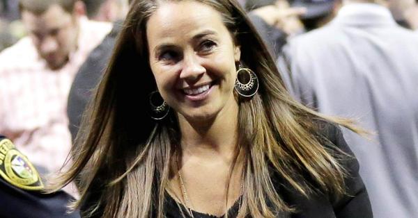 CNBC's tweet photo. San Antonio Spurs name Becky Hammon as NBA’s second female assistant coach: http://t.co/rKV3RxhR7o • http://t.co/aenjaQj4EH