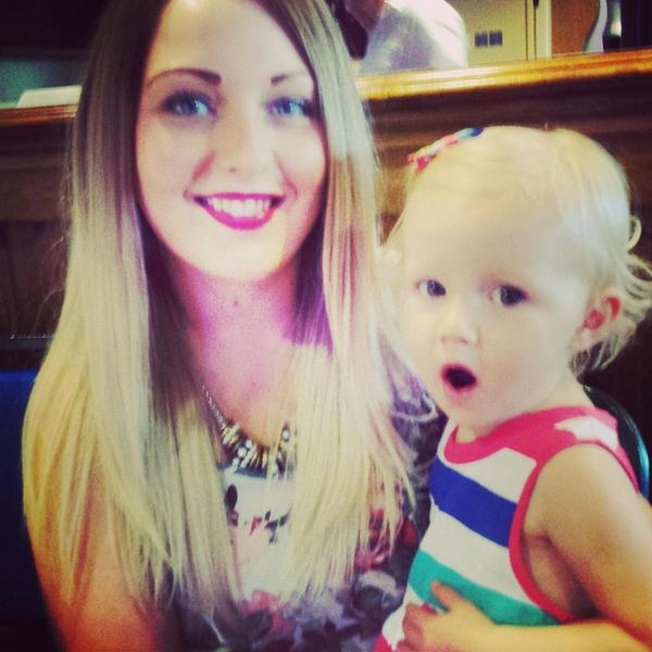 MissHall89's tweet photo. Absolutely love this girl so much #myprincess #mybestest #mummysgirl http://t.co/LBc7gX1rvh