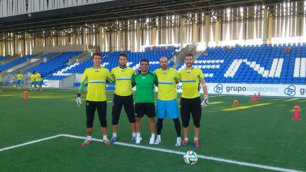 GustavoMolinaTe's tweet photo. Con los porteros de @LucenaCFOficial , Pablo, Vicente, Javi y Jesus. Hoy buena sesión!!! http://t.co/FLn6kPJbfH