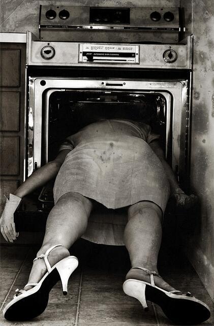 terrifyingposts's tweet image. Sylvia Plath's body after her suicide