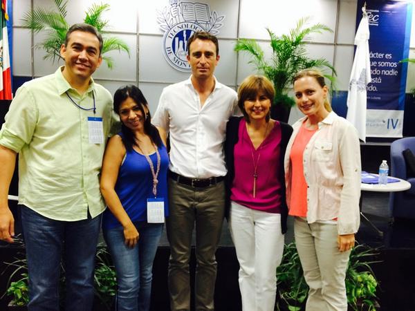 cuevasrams's tweet photo. Inspiradora intervención de @agalorda en el IV Congreso de Educación del Carácter http://t.co/eBRYhTva1Q