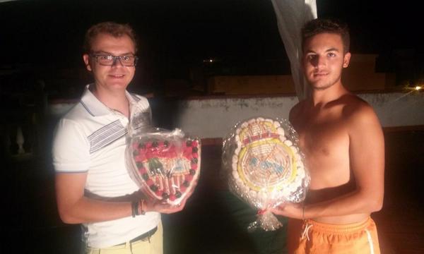 javigc94's tweet photo. Esperando la supercopa #Regalito de nuestras "GORDIS" jeje @Albertogonalf @BeaGlez7 @raquel_194 http://t.co/ApWU6LuXCW