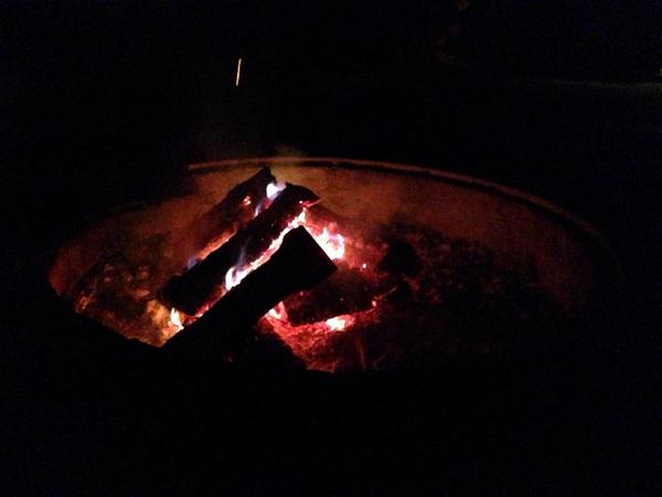 dpsgroden's tweet photo. Ganz ruhig am #Lagerfeuer .. Ein weiterer Lagertag geht zu Ende. #sofa14 #sola14 http://t.co/dp75RUHh1k