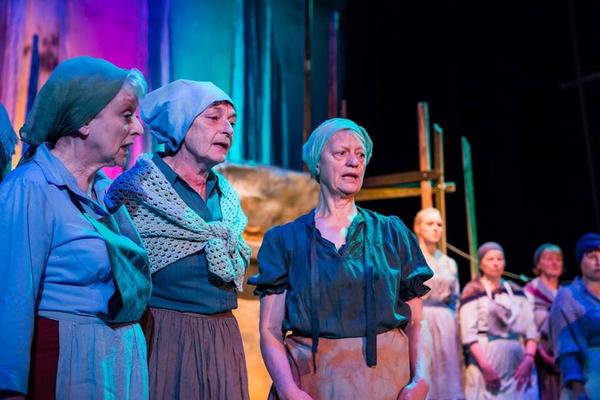 FollowHerrings's tweet photo. Thanks to our fantastic cast and community choirs from down the coast - our very own Herring Lassies! http://t.co/I4rngock79