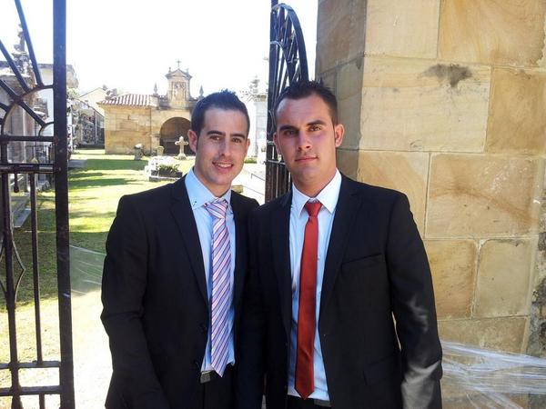 jaimefp89's tweet photo. felicitar x aki tambien al nuevo mister d la amistad.asi vamos a dirigir los partidos este año nada de chandal http://t.co/9fgdhvlRZF