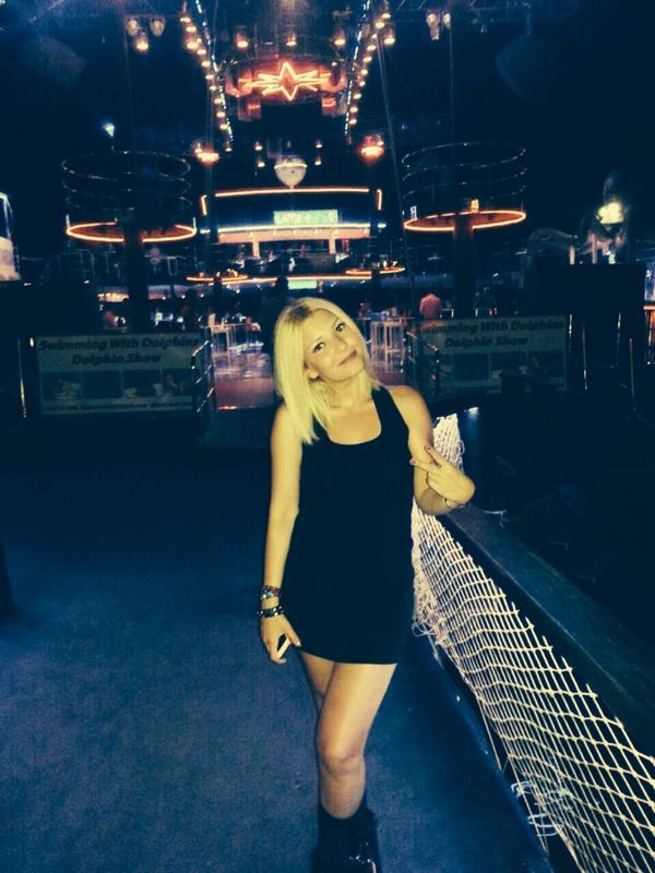 hulizm's tweet photo. #funny #LikeAGirl #club #catamaran #bodrum #bodrumlive ✌️👸 http://t.co/0oDuiiwilv