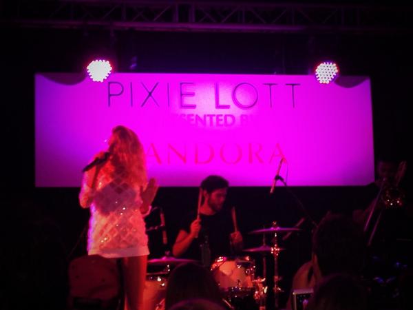 maximumpop's tweet photo. Thanks for a banging night @PixieLott, @PANDORA_UK & @Halestormpr #PANDORAlovesPixie http://t.co/rgFEVyBv0p