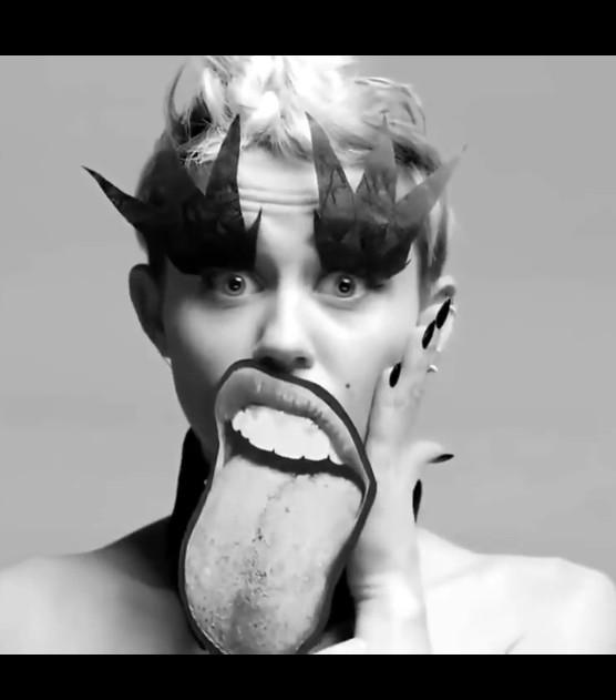 The biggest babe @MileyCyrus http://t.co/1BuHy28yEn