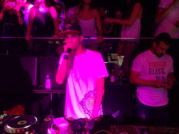 TxikitinBurgos's tweet photo. Gran sesion latina en Titos Mallorca con Danny Romero!!! Muy buena fiesta!!! #vacaciones2014 #IslaCity http://t.co/LQ4WDewNbV