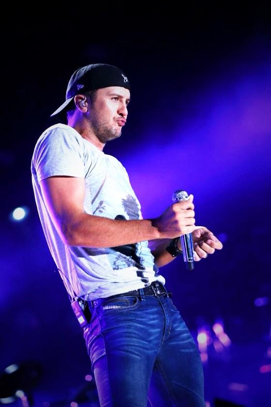 'Gave me a kiss with Bacardi on her lips and I was done...' Luke Bryan #CMAFest