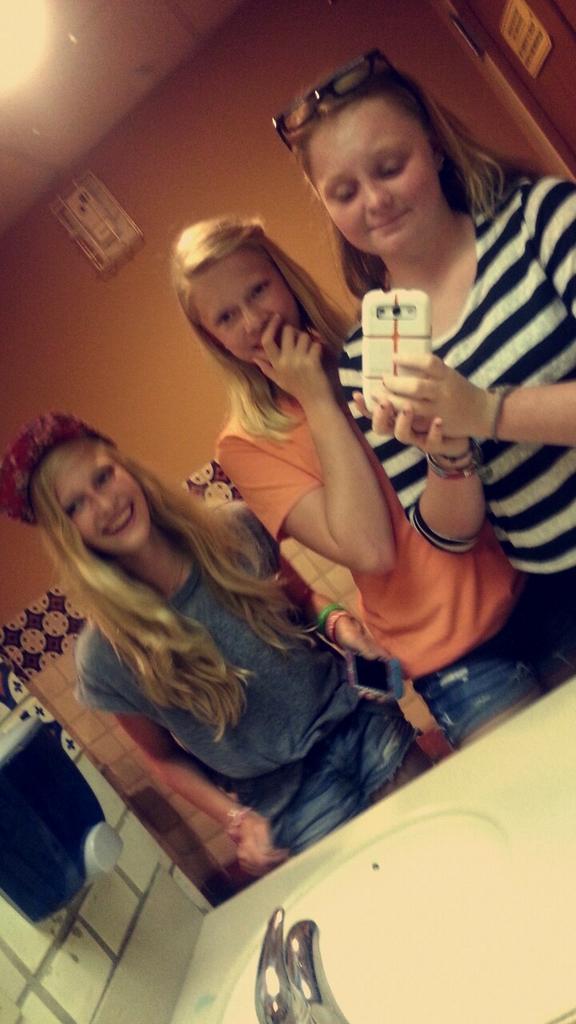 ejoncomp's tweet image. The best cousins ever #movies