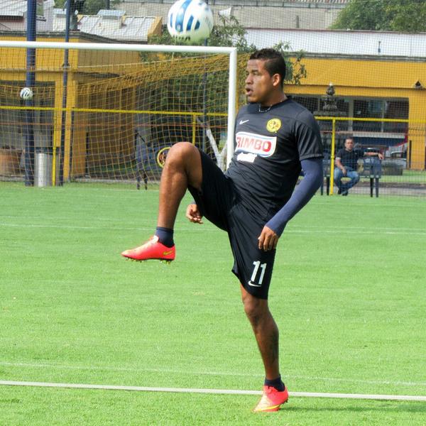 MickyJr11's tweet photo. Gracias a todos por el apoyo que siempre nos dan!! #SomosAguilas #VamosAmerica http://t.co/DdF9HQ1AqQ