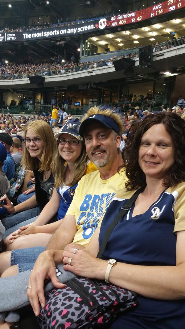 Brewers's tweet photo. These fans are watching #MILvsSF from behind home plate thanks to #BrewersFansFirst: http://t.co/g57tLxn5ap http://t.co/j9LvIq3L2k