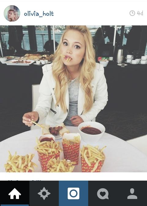 LOOK HOW CUTE SHE LOOKS STUFFING HER FACE WITH FRIES AWWGH HAPPY BIRTHDAY LOVE U & BEST WISHES :) 