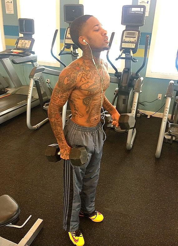 CrazyyTats's tweet photo. WorkOuts From This Morning #WinnerBoy #CWB #ImUpNext http://t.co/Nj9zrosJXz